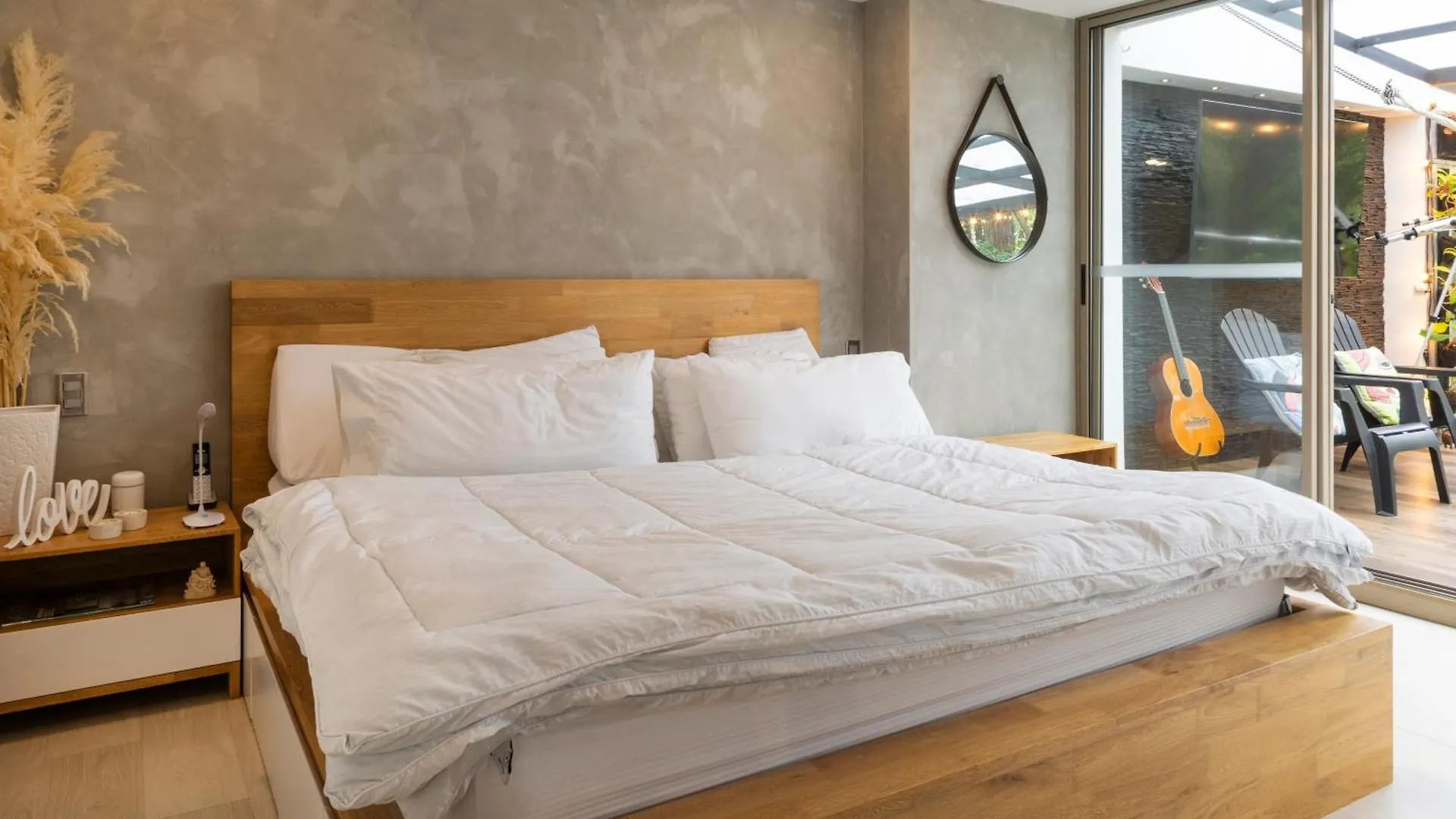Amplio, Lujoso Y Exclusivo Apartamento Con Terraza Y Vista Envigado