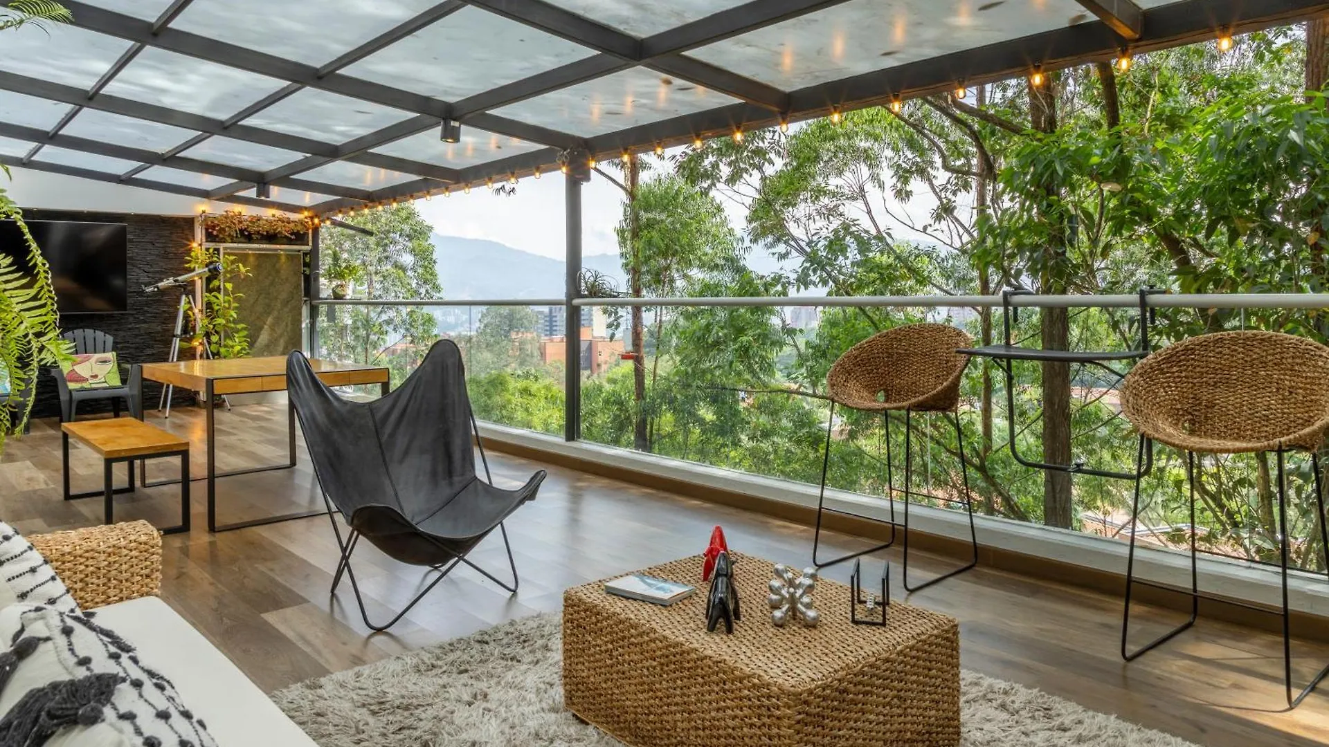Amplio, Lujoso Y Exclusivo Apartamento Con Terraza Y Vista Envigado