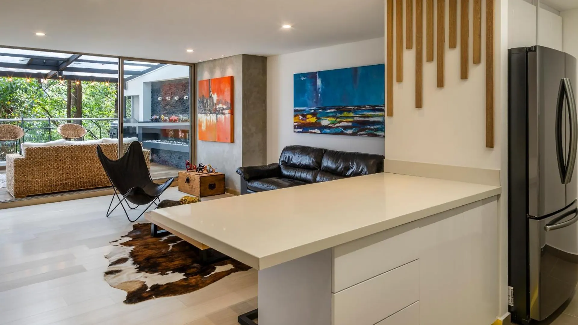 Amplio, Lujoso Y Exclusivo Apartamento Con Terraza Y Vista Envigado